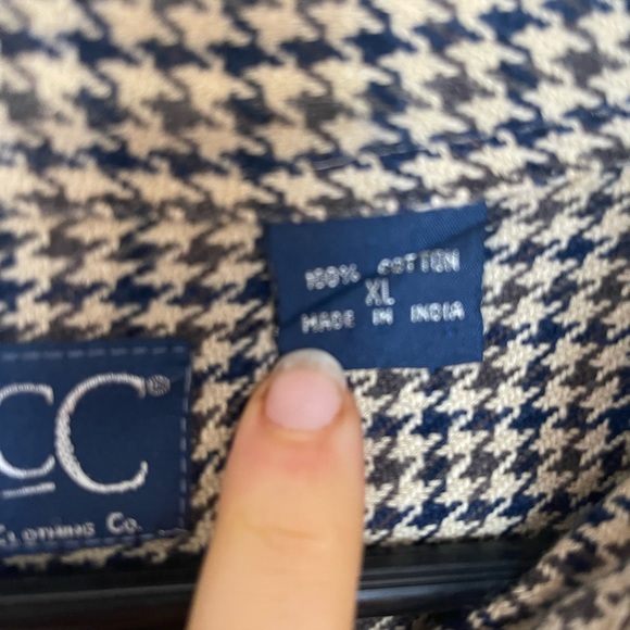 Men’s Button Up - Picture 4 of 5